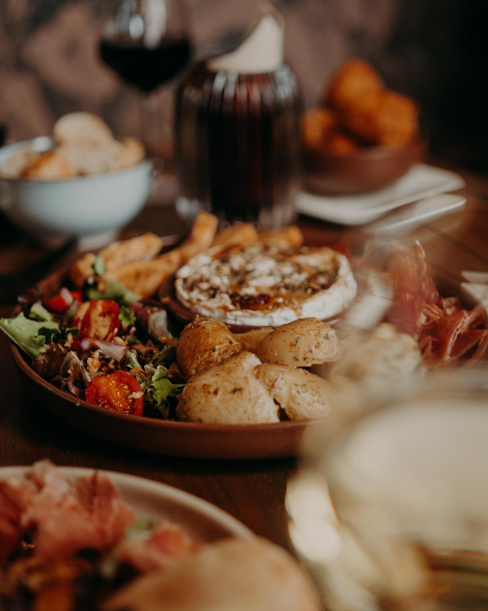 Le Central Hotel-Bar 올롱생테마리 외부 사진