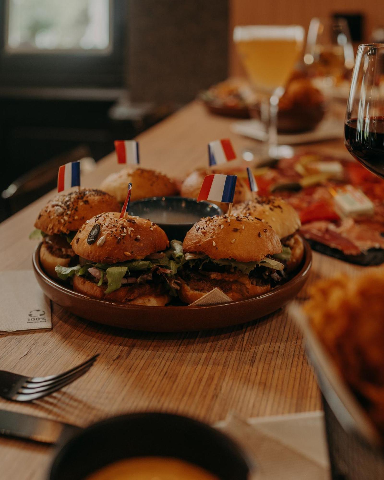 Le Central Hotel-Bar 올롱생테마리 외부 사진
